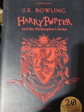 Harry Potter and the Philosopher's Stone — Gryffindor Red & Black Cover